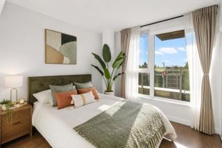 Modern 2BR with Easy Access to Downtown - 3