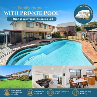 Poolside Family Retreat in Robertson - 0
