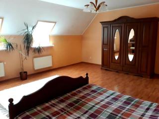 2 Level Town Center Apartment - 8