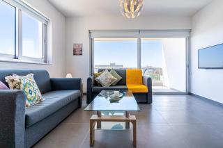 Silver Line 1-Bedroom Apt & Balcony in Larnaca - 3