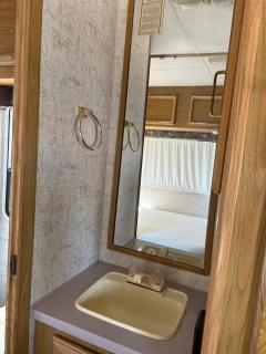 Private Studio 3 Miles from the Strip - 5