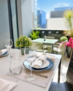 MAANGO 1BR Apt James St Free Parking Balcony - 3