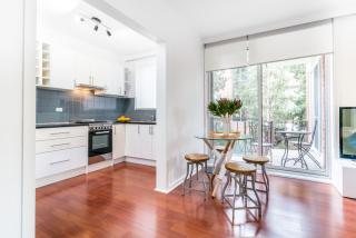 Bright & Modern 2 Bed in St Kilda East - 4