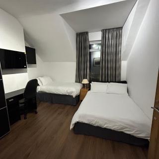 Haven Home 3 bedrooms near Sunderland City Centre Downstairs Shower with Toilet and Upstairs Bath with Toilet TV in each room - 6