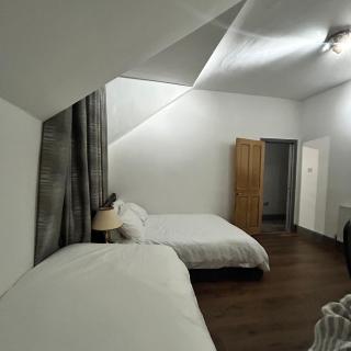 Haven Home 3 bedrooms near Sunderland City Centre Downstairs Shower with Toilet and Upstairs Bath with Toilet TV in each room - 7