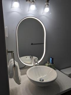 Bright & Spacious 2-BDR apt in Kenmount - 2