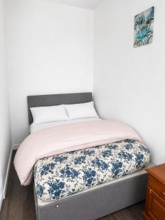 Modern 2BR Croydon Sleeps 7 Near Station - 3