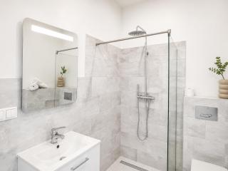 Raamsdonksveer stay for 2, near top attractions - 8