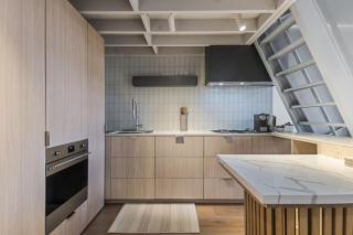 Live Luve - Stylish Docklands Loft - Free Parking, Pool & Gym - 3