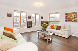 3 Emperors Wharf with Stunning River Views - York - 9