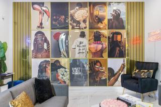Melanin Luxe GroupStay Downtown NRG Sleeps 14 - 9