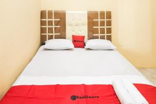 RedDoorz near Pantai Indah Sialang Buah - 3