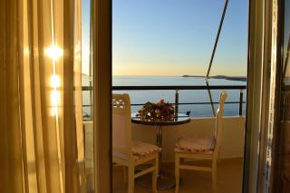 Sunset & Seaview Balcony Apartment Private Garage - 0