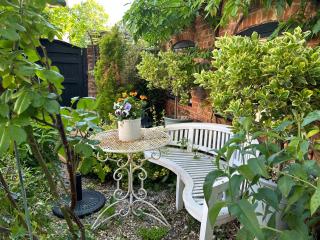 Weavers Loft, Historic Lavenham with Garden - 8