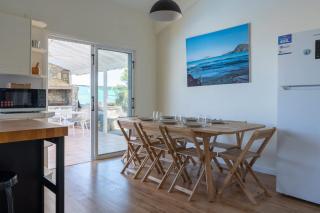 Beachside 3BR Villa with Garden & BBQ in Pervolia - 2