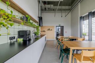 Stylish Apartment for 4 Guests with Balcony and Parking by Renters Prestige - 6