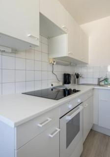 Charming Central Long-Term Apartment - 8