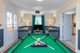 Hot Tub, 3 Bedroom Retreat, Near Snowdon, WIFI, Parking, Sleeps 6 - 9