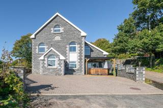 Hot Tub, 3 Bedroom Retreat, Near Snowdon, WIFI, Parking, Sleeps 6 - 3