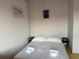 Cozy Central Apartment near Park - 3