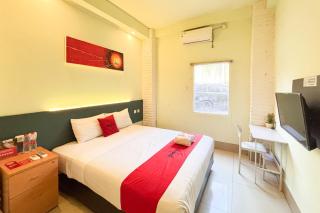 RedDoorz near Alun Alun Madiun - 0