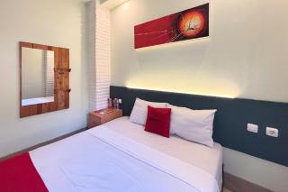 RedDoorz near Alun Alun Madiun - 2