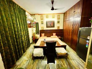 Private ariel green view room in 4 bedroom Designer Home - 1