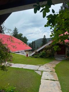 3 BR Whispering Pine Cottage in Nathiagali - 8