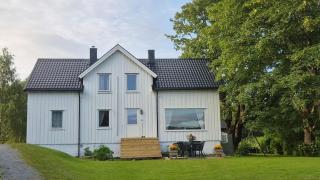 Idyllisk hus nær sjø og skog på Ganes i Vemundvik - 1