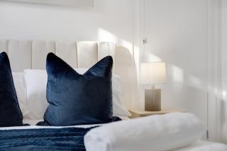 Spacious 4BR retreat Eden Vale by Stay With Us - 7