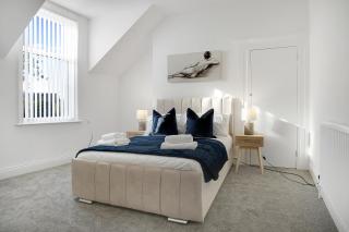 Spacious 4BR retreat Eden Vale by Stay With Us - 8