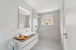Super gelegene moderne Wohnung mit Garage in der Nähe des Badestrandes - 7