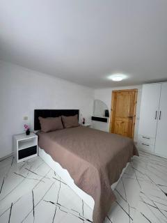 FamilyHouse - 0