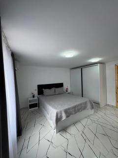 FamilyHouse - 4