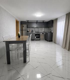 FamilyHouse - 1