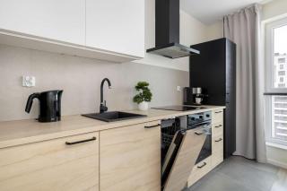 Sunny Family Apartment with 2 Bedrooms and Parking by Noclegi Renters - 2