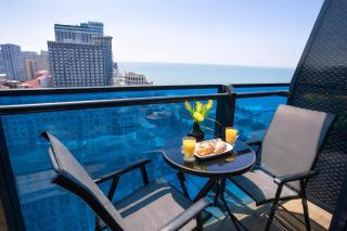 Royal VIP Panoramic Suites & Beach Resort - Batumi - 1