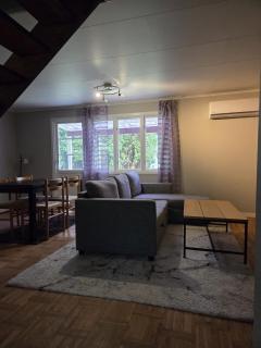Nyrenoverad villa med egen trädgård - 6