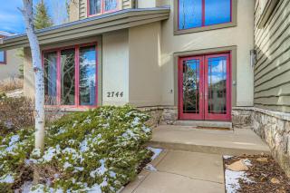 2744 The Cove! Modern Luxury Townhome with Hot Tub, Pool, and Shuttle to the Slopes! home - 8