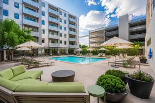 CDT PHX Stay Pool Gym Balcony WD Parking - 9