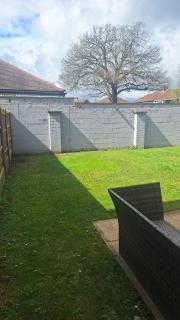 Spacious modern private detached home sleeps 6 - 1