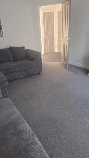 Spacious modern private detached home sleeps 6 - 2