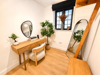 Beach Mews - Cove - Walk to Town and Beach - One Bedroom Apartment - Sleeps 3 - 8