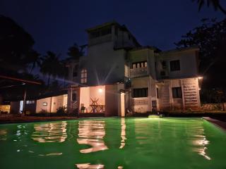 La Petite Boutique Hotel with Pool Near Beach and Airport - 3