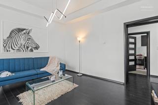 Contemporary 1BR Apartment with Balcony & WiFi - 3