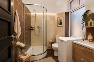 Contemporary 1BR Apartment with Balcony & WiFi - 6