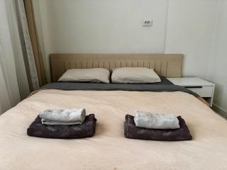 Entire Apt Pool & Great Location in Complex - 3