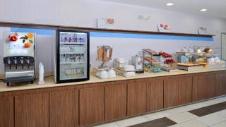 Holiday Inn Express & Suites Lexington Midtown - I-75 by IHG - Lexington - 3