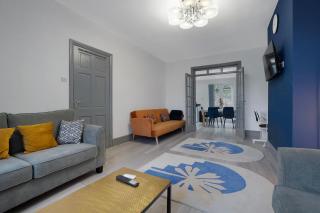 Newcastle 2BR Sleeps 5 2 Parking by Stay With Us - 3