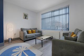 Newcastle 2BR Sleeps 5 2 Parking by Stay With Us - 5